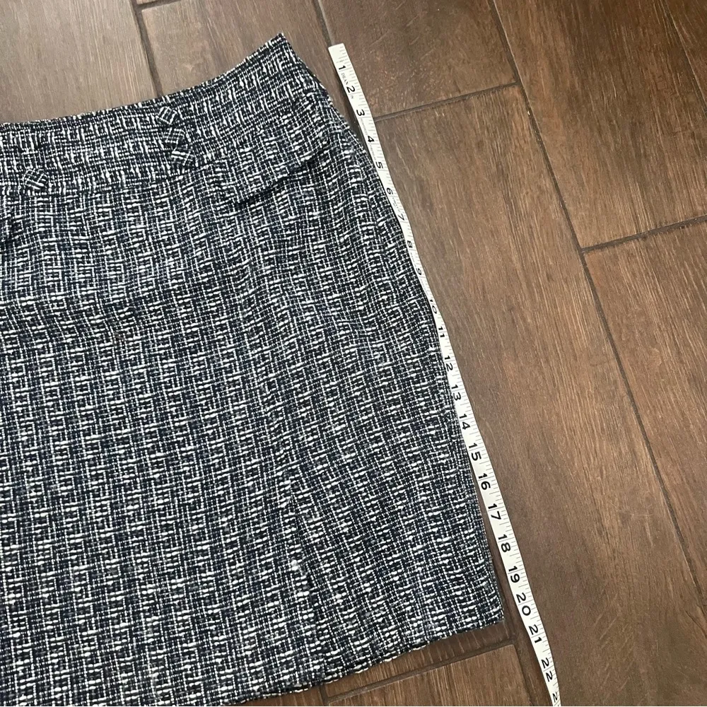 Ann Taylor Navy Blue and White Tweed Pencil Skirt size 2P - Image 6