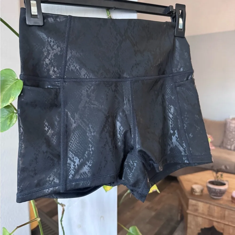 Fabletics  Athletic Shorts with pockets size Small - Image 2