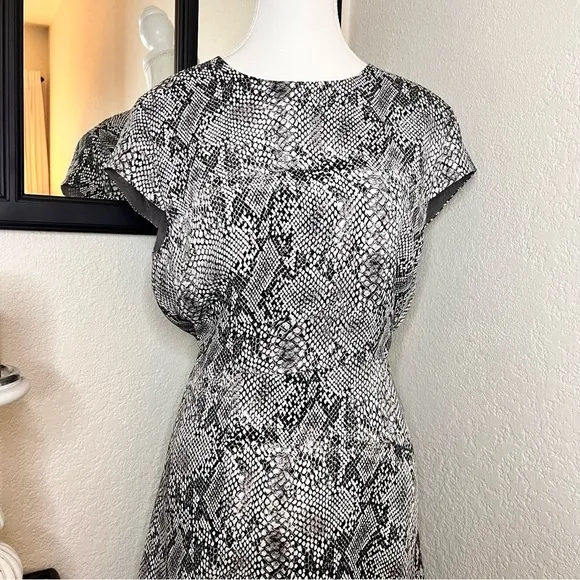 ARITZIA BABATON Hamptons Mini Dress Snake Print‎ Size 6 - Image 4