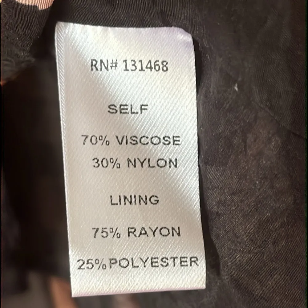 Beautiful Floral Top by Fate perfect for Fall - Image 13