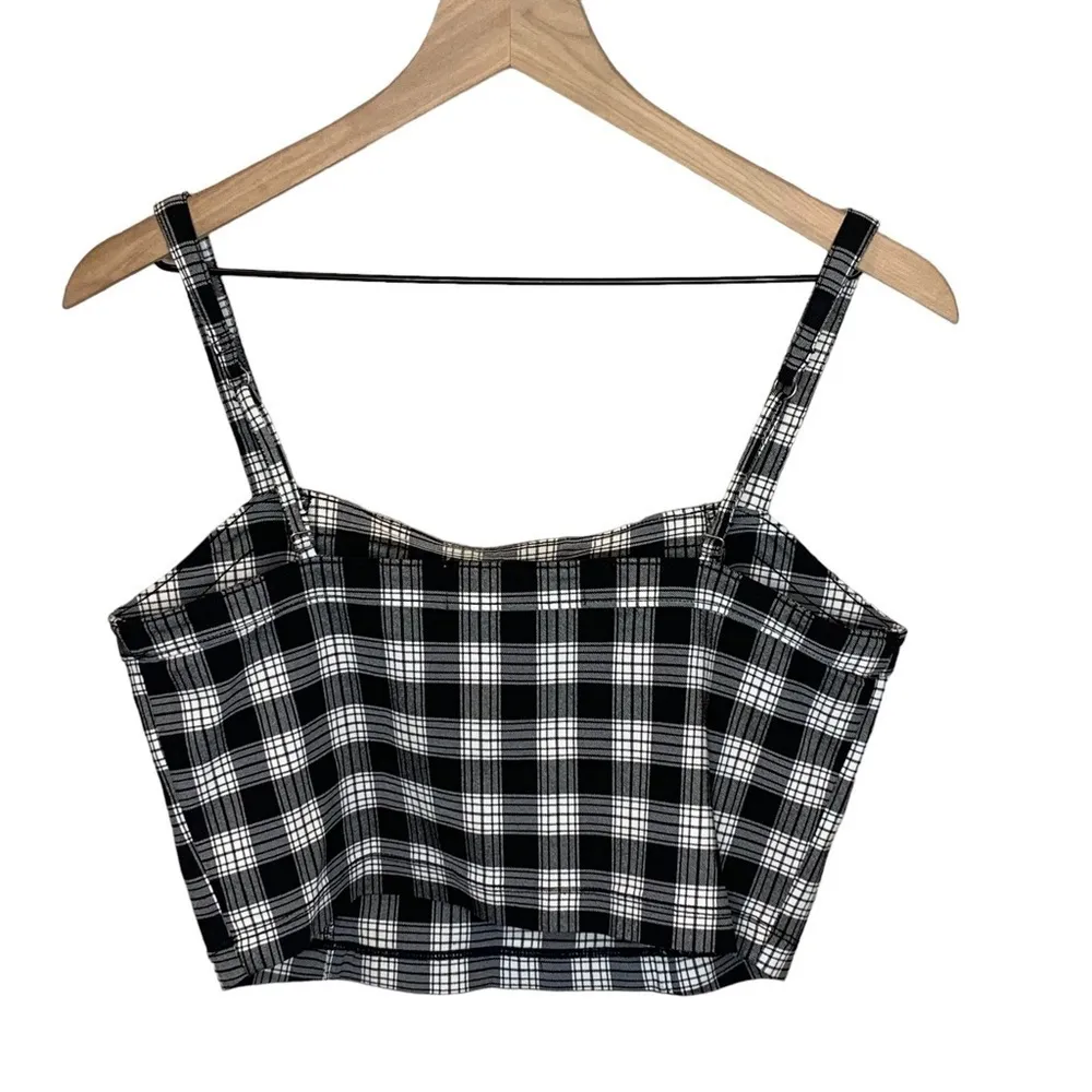 Women's Hollister black white plaid cropped top - Image 3