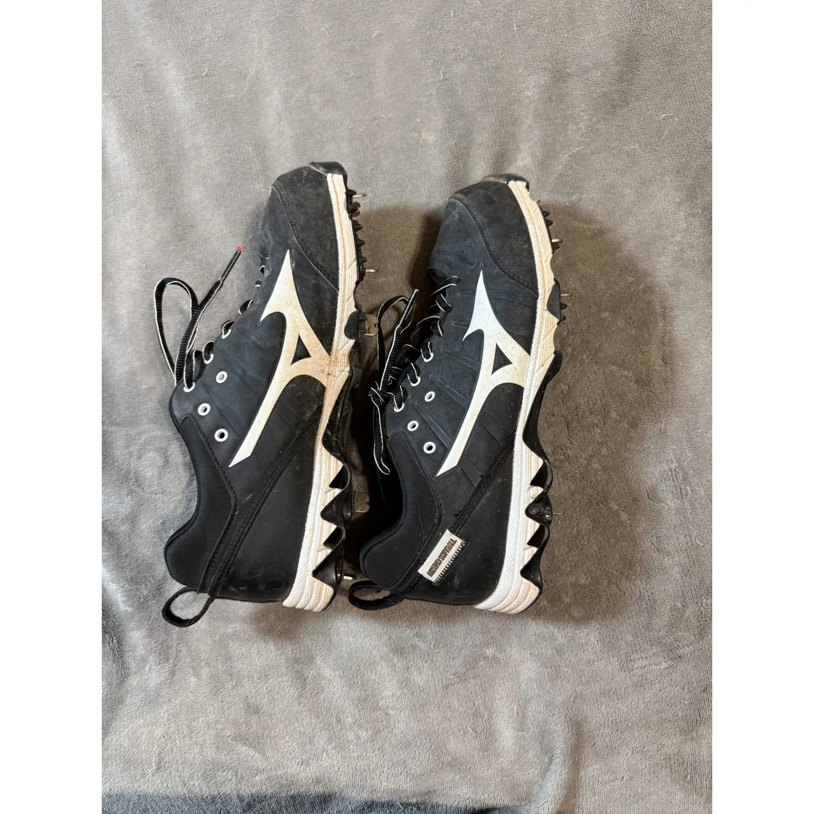 Mizuno Spike Women's Softball Metal Cleats
Size 9.5 Black EU 40.5 Athletic Sport - Image 6
