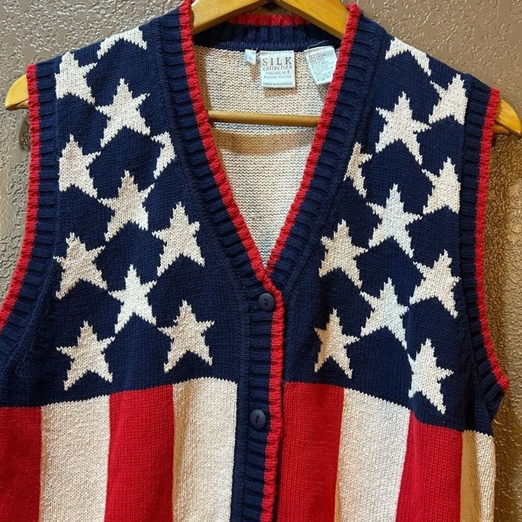 Silk Collection Vintage American Flag Patriotic Women’s Large Hong Kong Sweater Red - Image 5