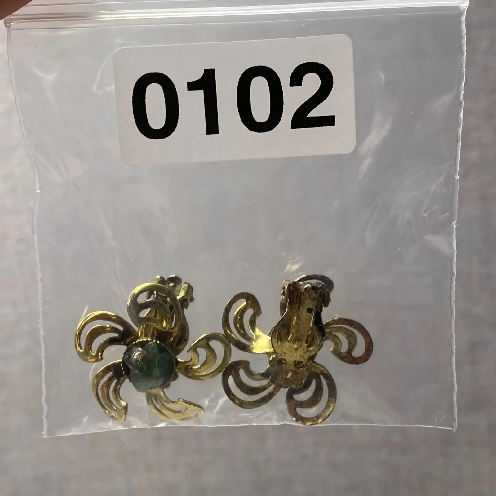 Vintage Floral Clip On Earrings Green Center Stone Gold Tone Jewelry - Image 7