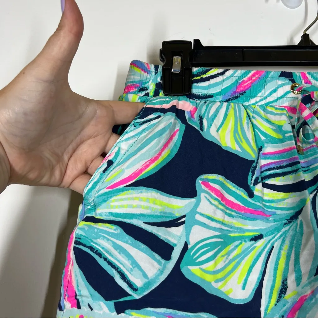 Lilly Pulitzer Katia Flowy Shorts Size Small - Image 3