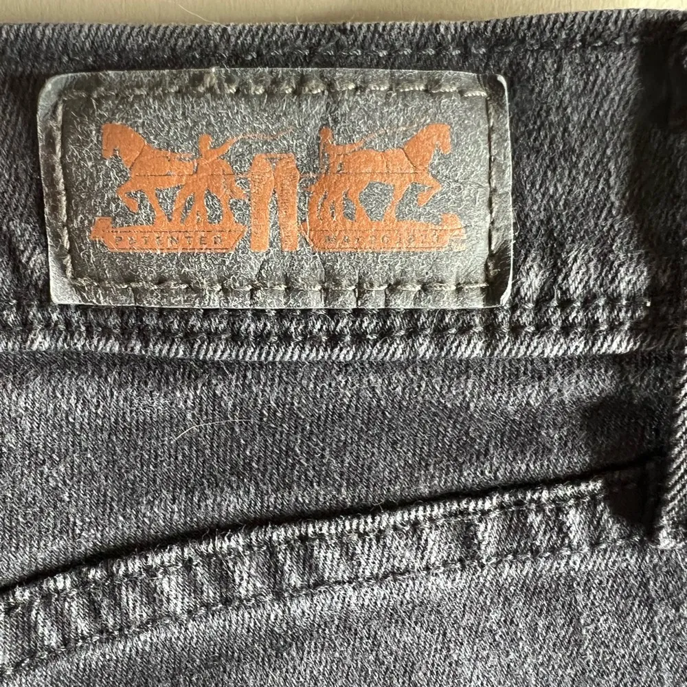 Levi’s 512 perfectly slimming skinny leg jeans size 8 - Image 2