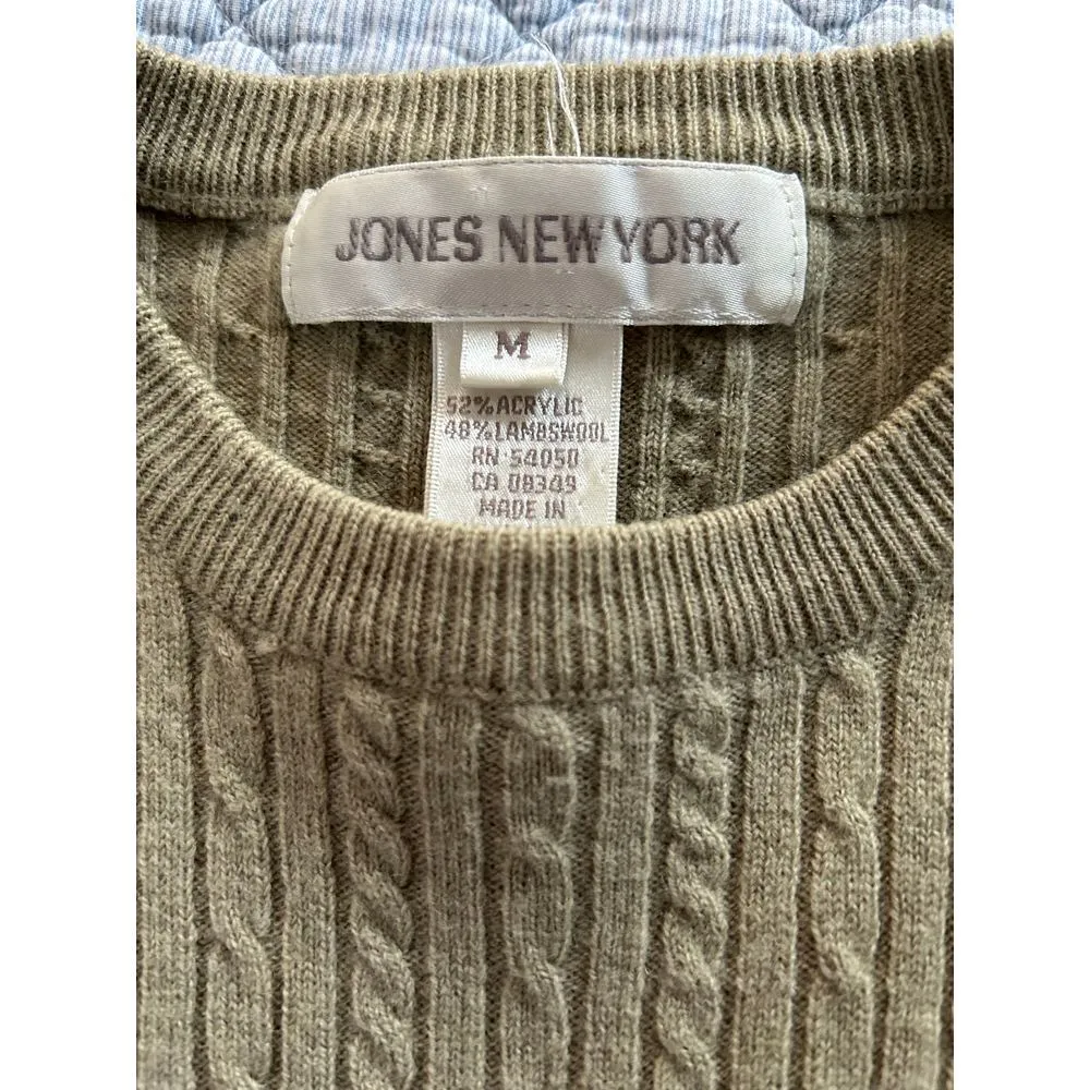 Jones New York  soft cable knit top in olive green, Size M - Image 3
