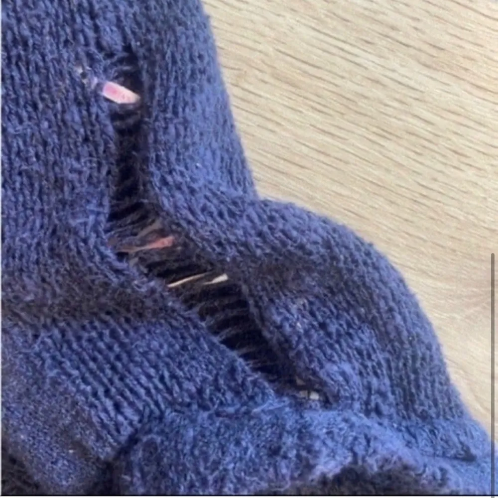 Victoria’s Secret navy Blue Cropped Sweater - Image 4