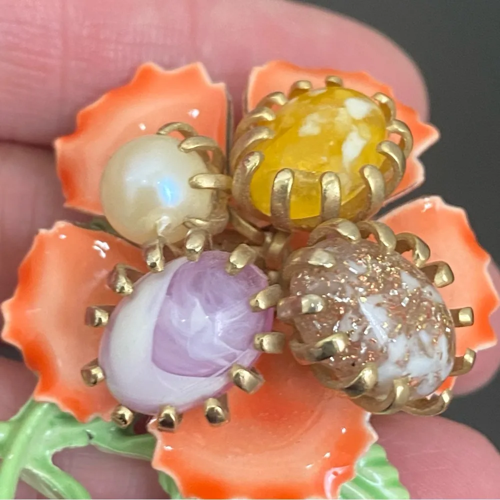 Unique Vintage Enamel Tumbled Stones & Faux Pearl Colorful Flower Brooch 20g - Image 11