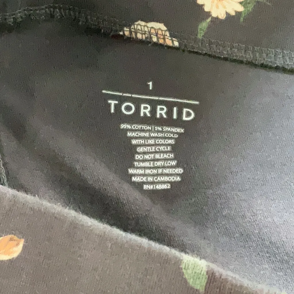 Torrid Capri Legging Cynthia Rose Toss Floral Print Plus Size 1X Sporty Yoga - Image 4