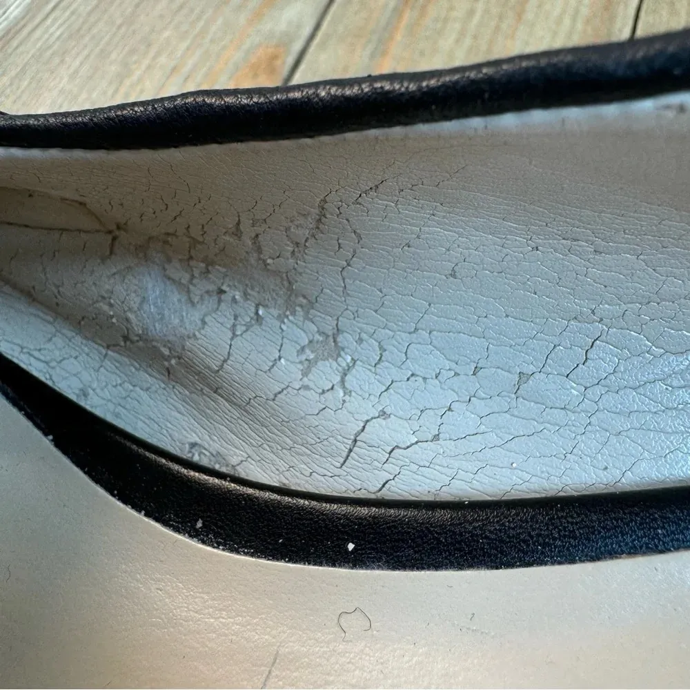 Enzo Angiolini Women’s Flat Black Leather Loafers with Gold Bar Detail‎ size 6.5 - Image 8