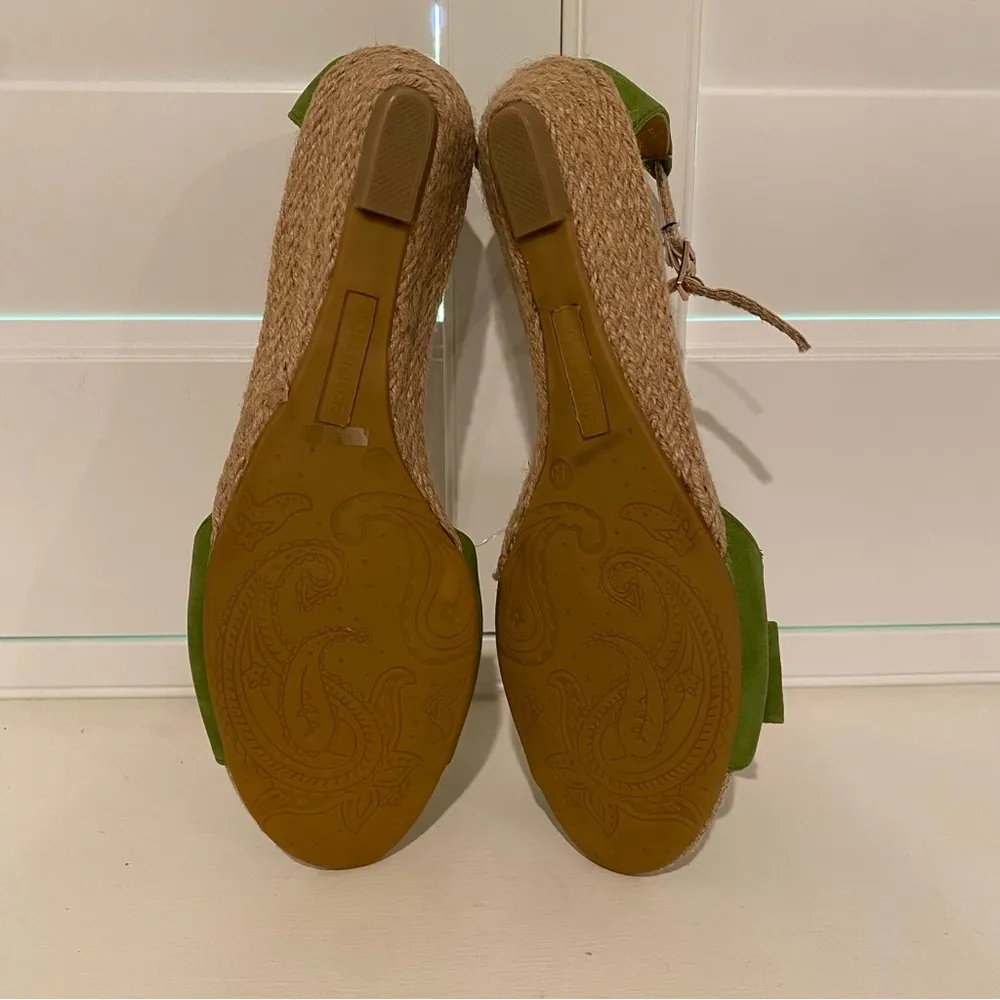 Dollhouse Women’s Green and Tan Sandals with Elegant Straps Size 7.5 - Image 6