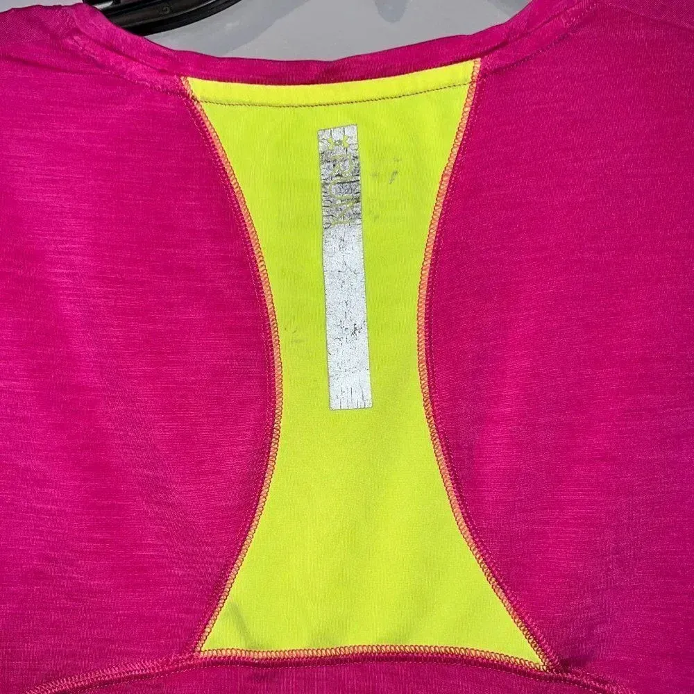 Under‎ Armour Running Shirt Size Small - Image 5