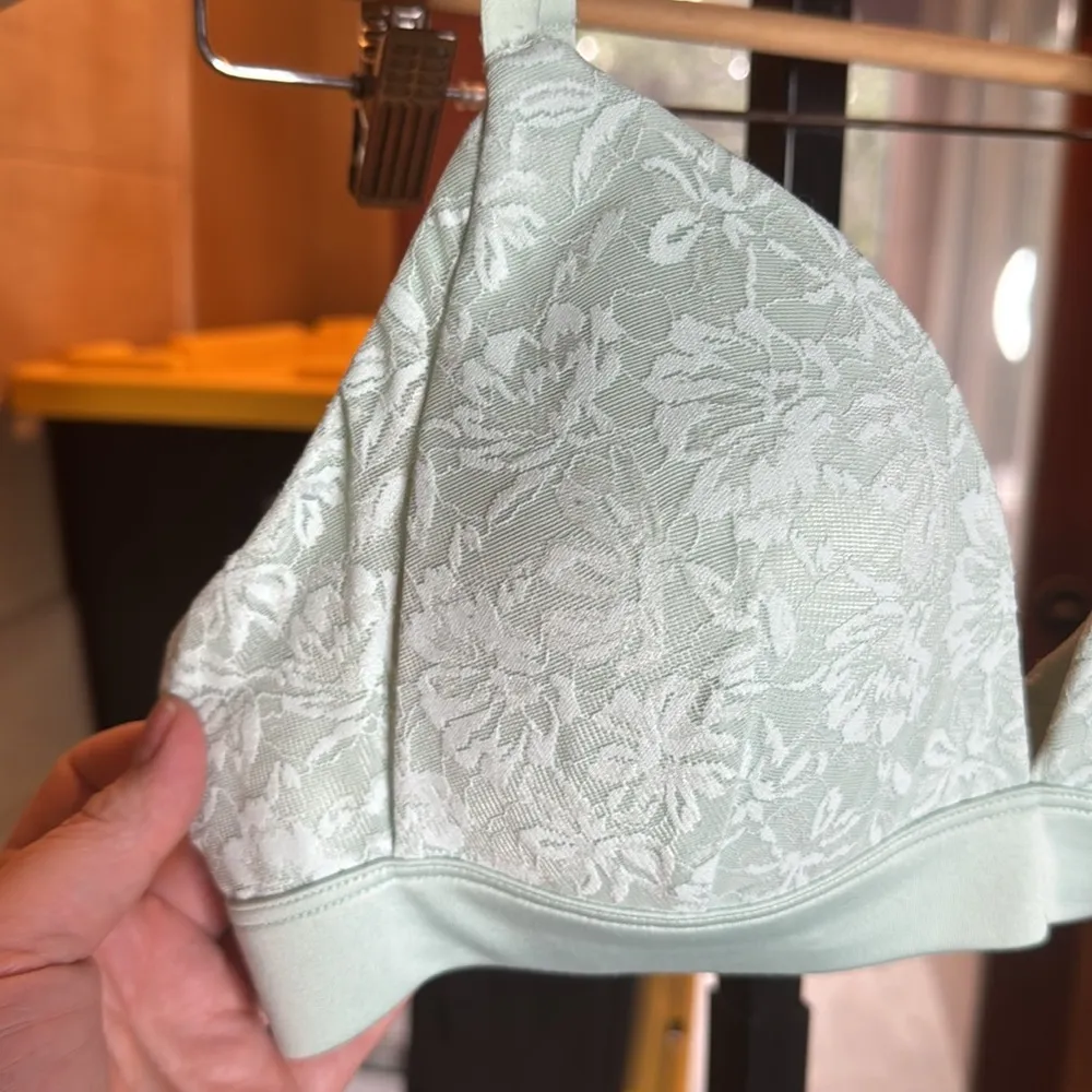 NWOT Auden Lightly Lined Sea foam Green Lace Wireless Plunge Bralette Size 34B - Image 6