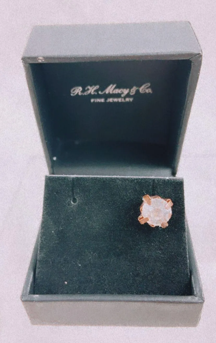 Single Large rock rhinestone gold stud earring - Image 2