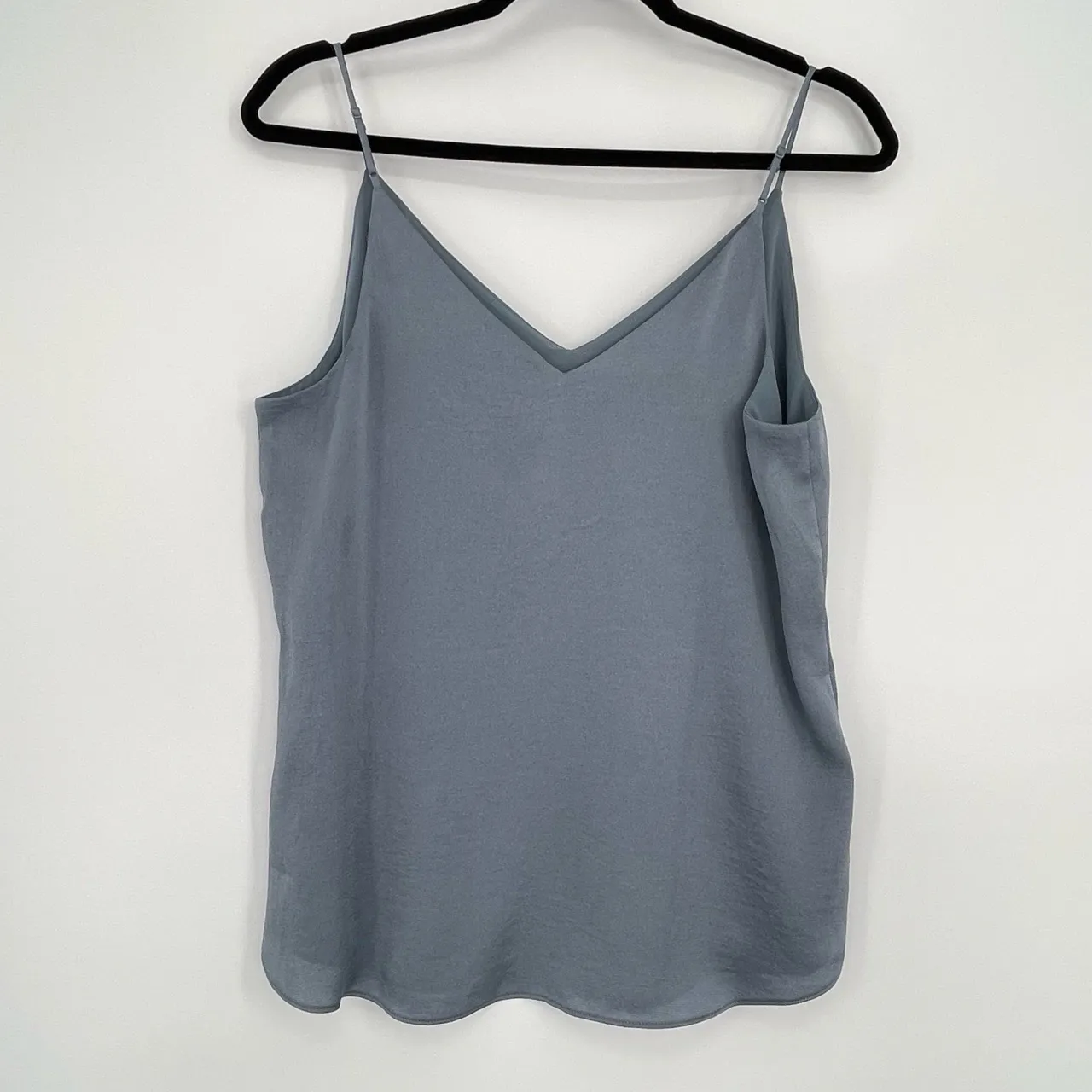 Express Womens Blue Spaghetti Straps V-Neck Classic Camisole Top Size Medium - Image 8