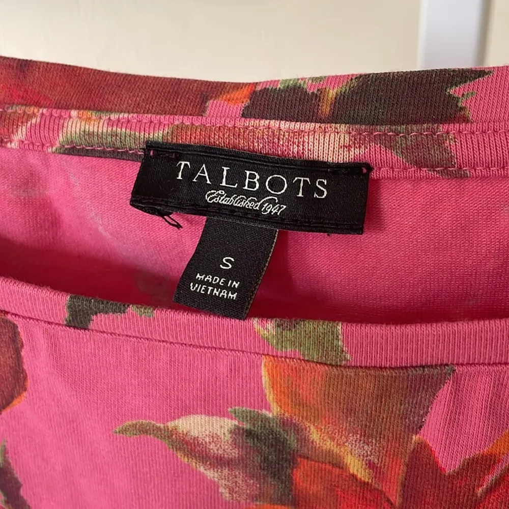 Talbots beautiful floral stretchy cotton boatneck top - Image 2