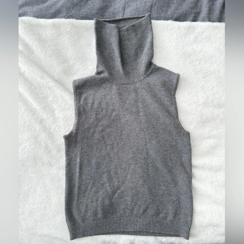 Grey Crop Top - Image 3