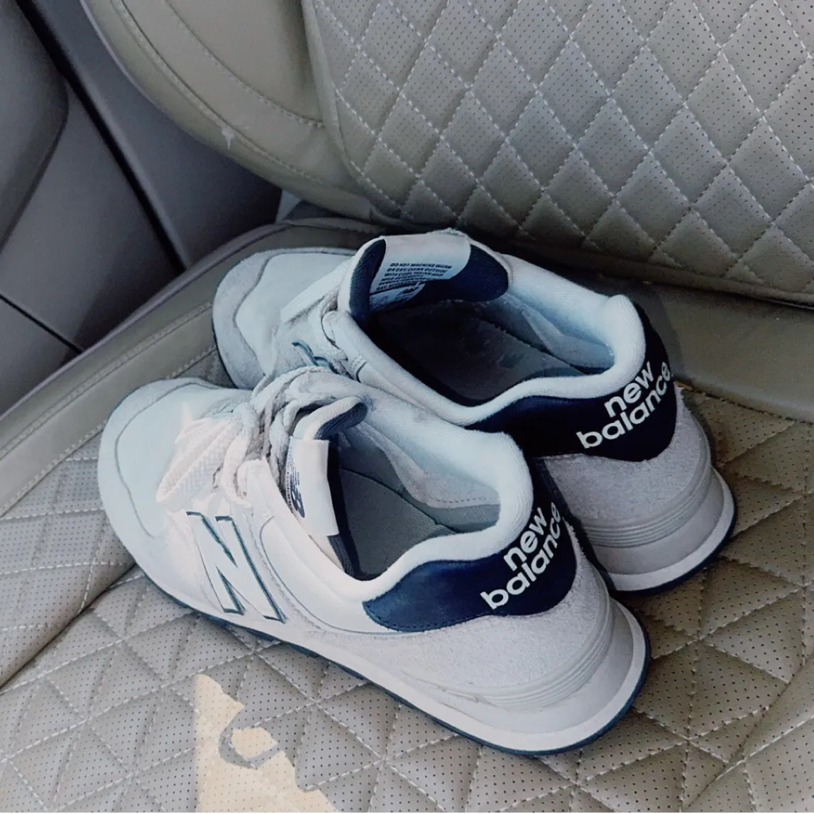 New Balance  574 Women’s white/navy/grey  - Image 2