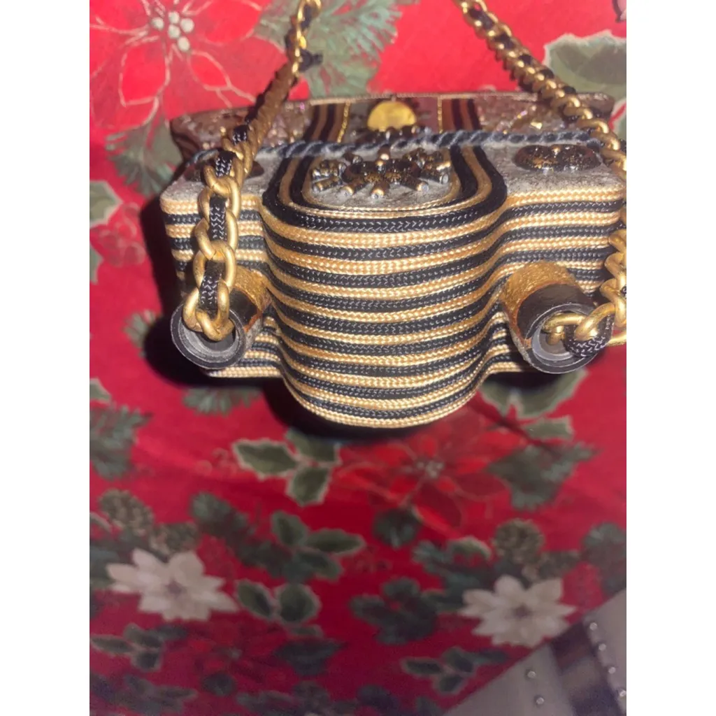 Women's vintage Mary Francis hard shell Box Bag Gold - Image 4