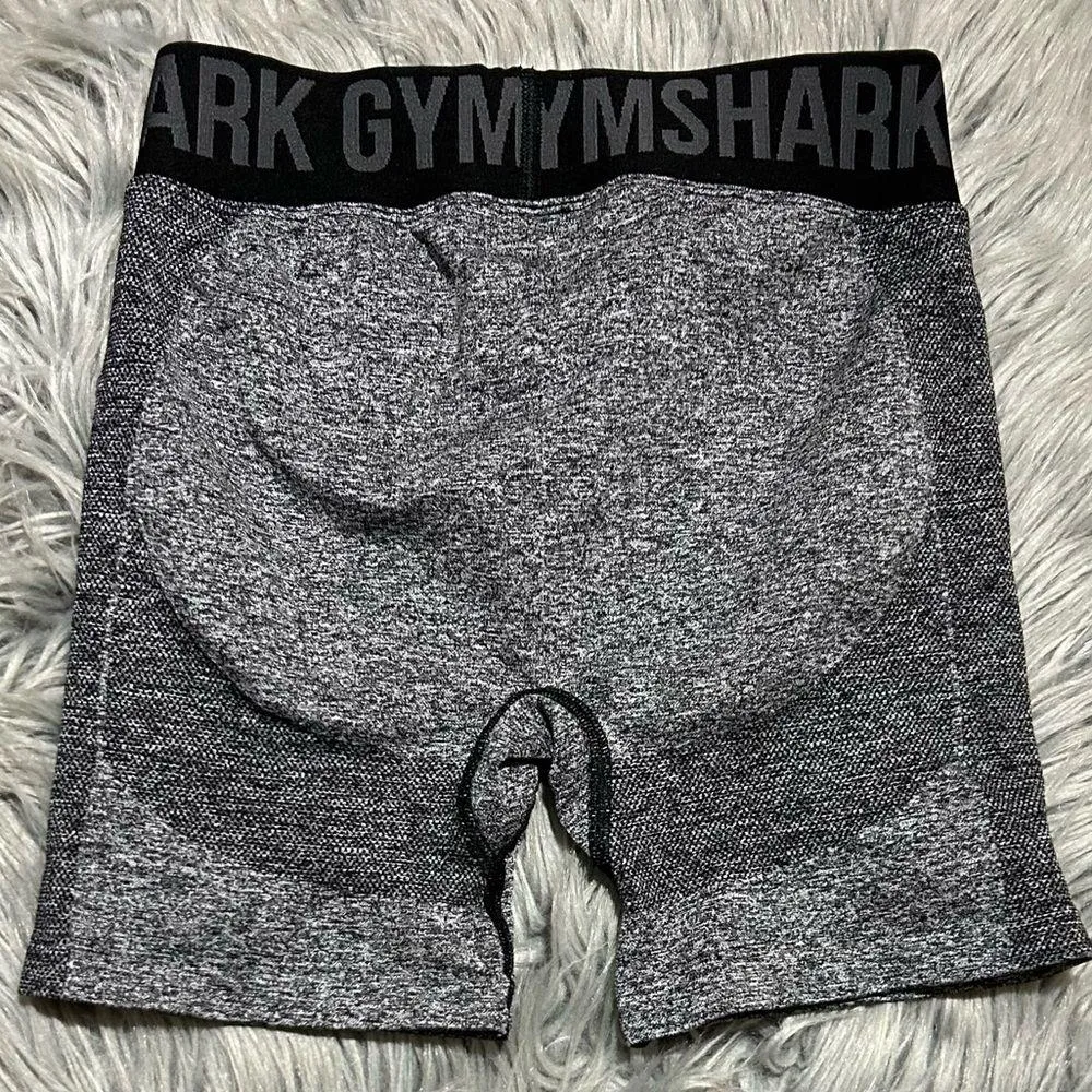 Gymshark Flex Shorts Black Marl/Charcoal Size Small - Image 3