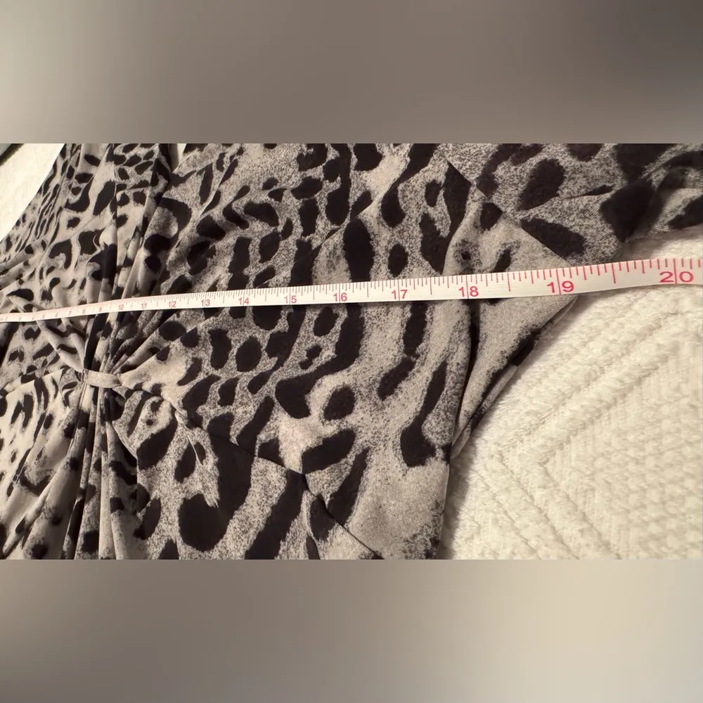 Chaus top - ruched and gathered in front - flattering gray black animal - Large - Image 8