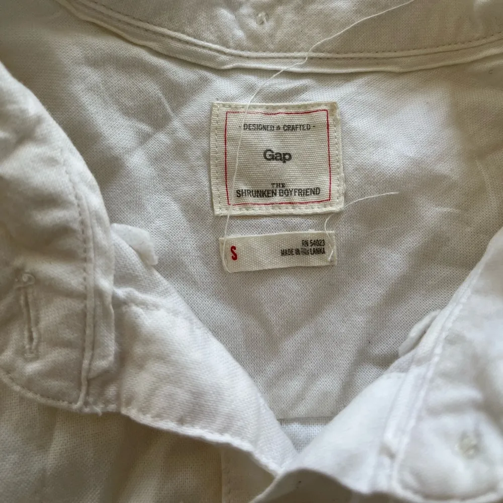 GAP white “shrunken boyfriend” button up shirt - Image 5