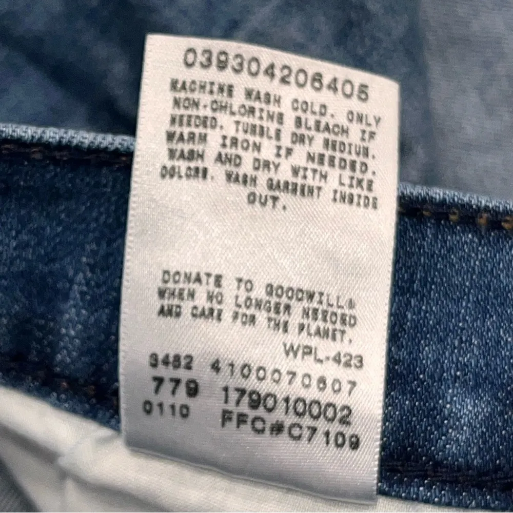 Women’s Levi’s Cut Off Jean Denim Shorts - Image 11