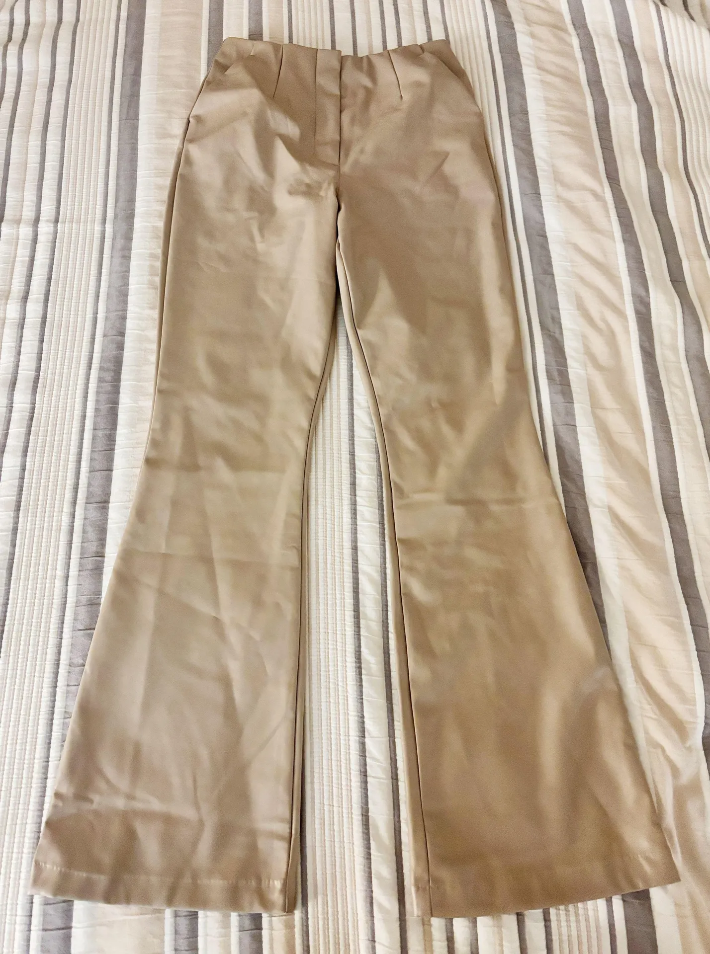 Abercrombie Curve Love Vegan Leather Slim Flare Pants *LONG - Image 4