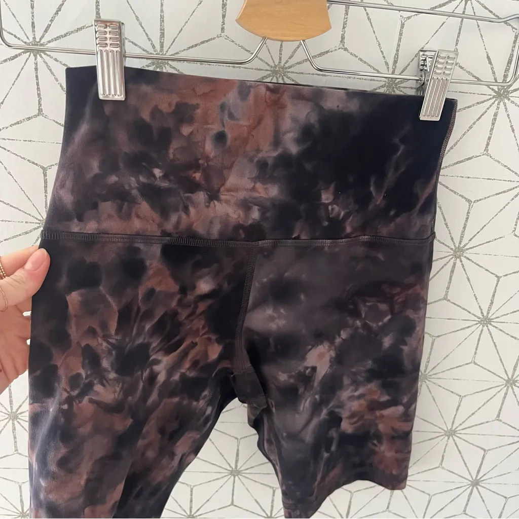 Lululemon Align Short 8" *Diamond Dye
Diamond Dye Graphite Grey Pink Pastel - Image 6