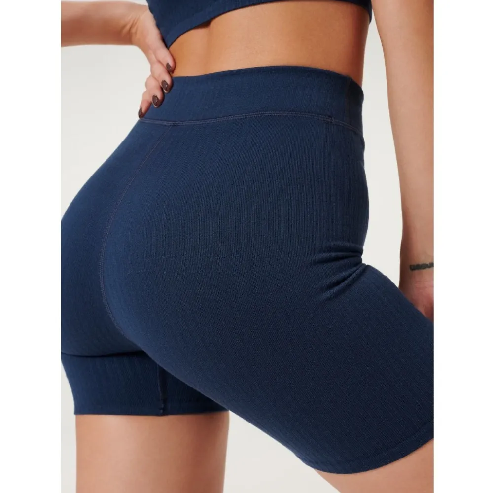 Good American Seamless Rib Biker Shorts - Image 4