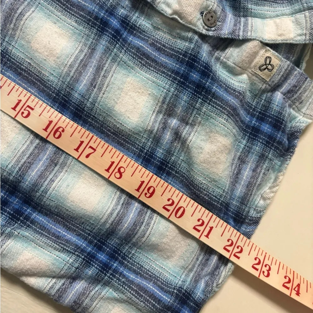TNA Aritzia Women’s Blue Flannel Shirt Size Large Button Up Pockets Cotton - Image 4