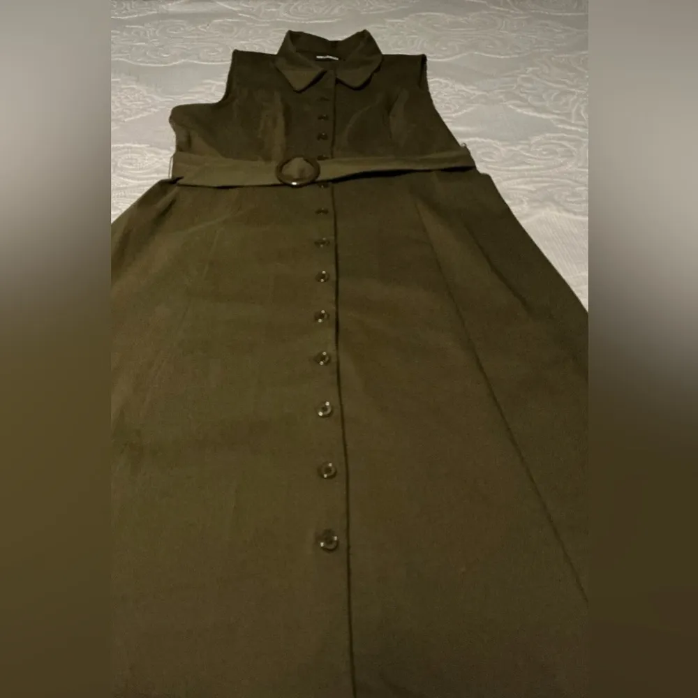 Nina Leonard Green Sleeveless Sheath Dress with Mandarin Collar - Image 9