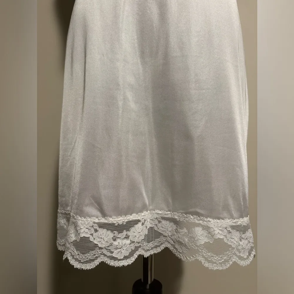 EUC Vintage Olga White Lace Half Slip Skirt size small - Image 2