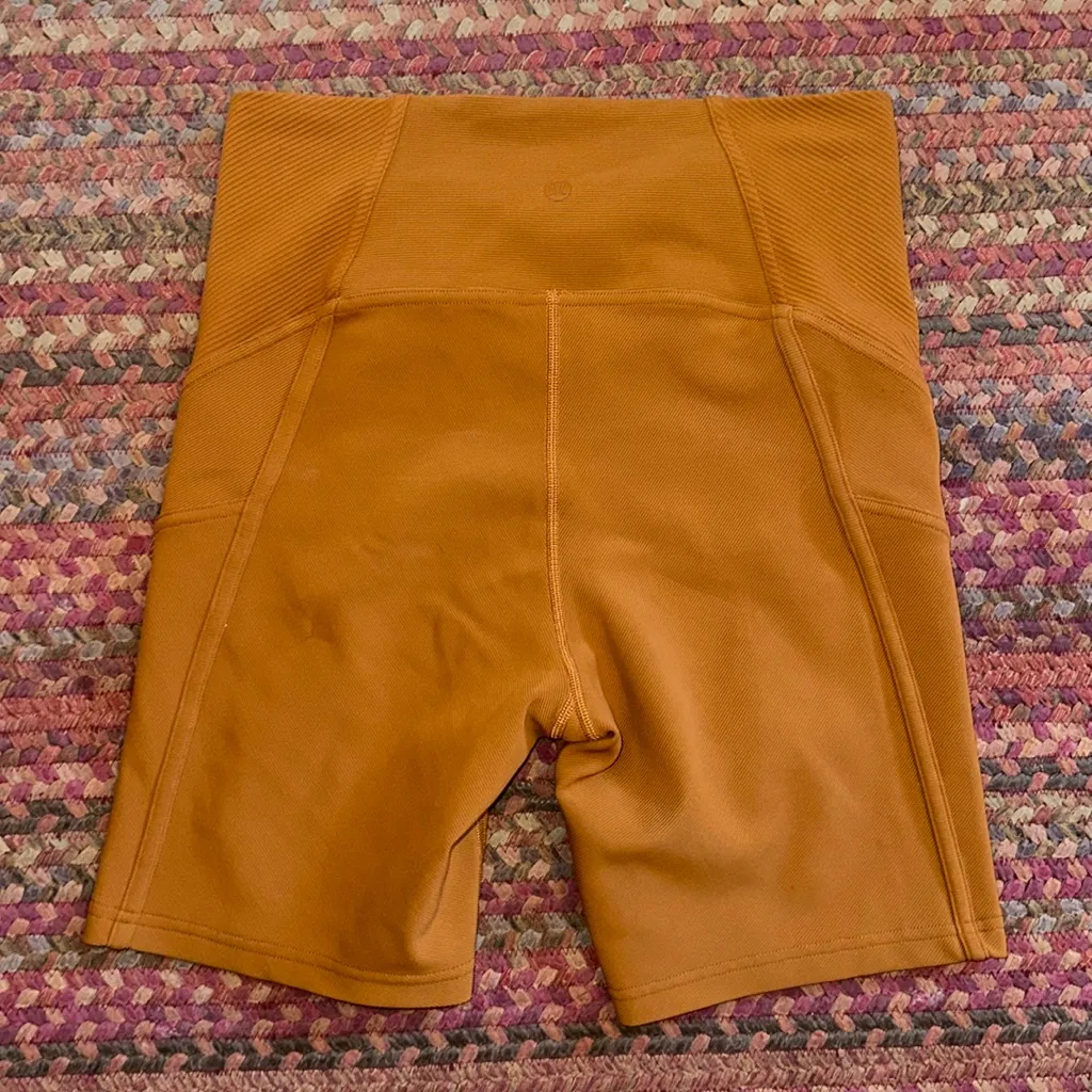 NWOT LULULEMON RIBBED HIGH RISE YOGA BIKE SHORTS - Image 3