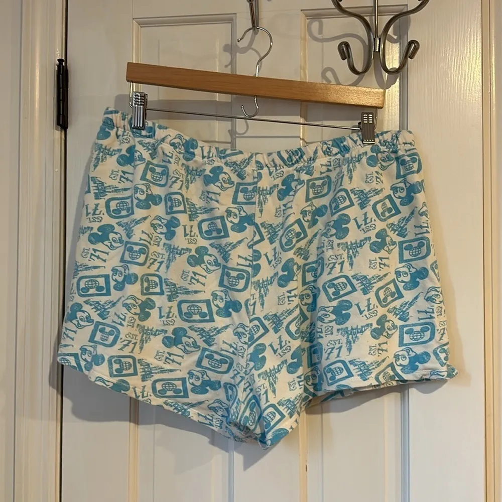 Disney sleep shorts in blue and white womans xl - Image 4