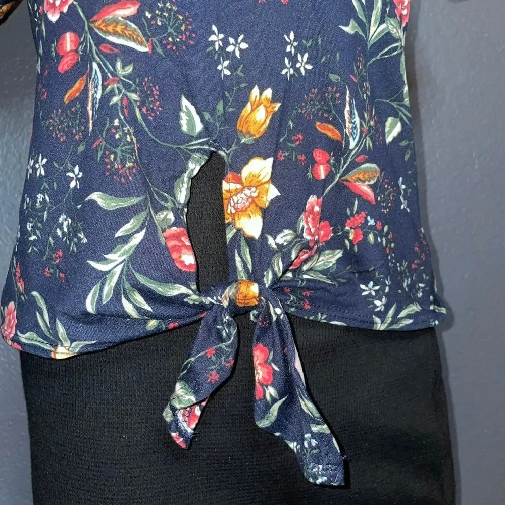 Polly Esther floral navy blue top women shirt size medium - Image 4