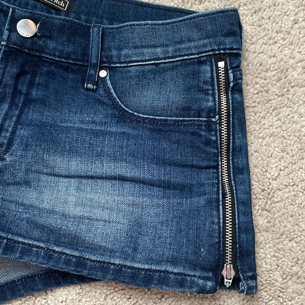 A&F short jean shorts with zippers - Image 3