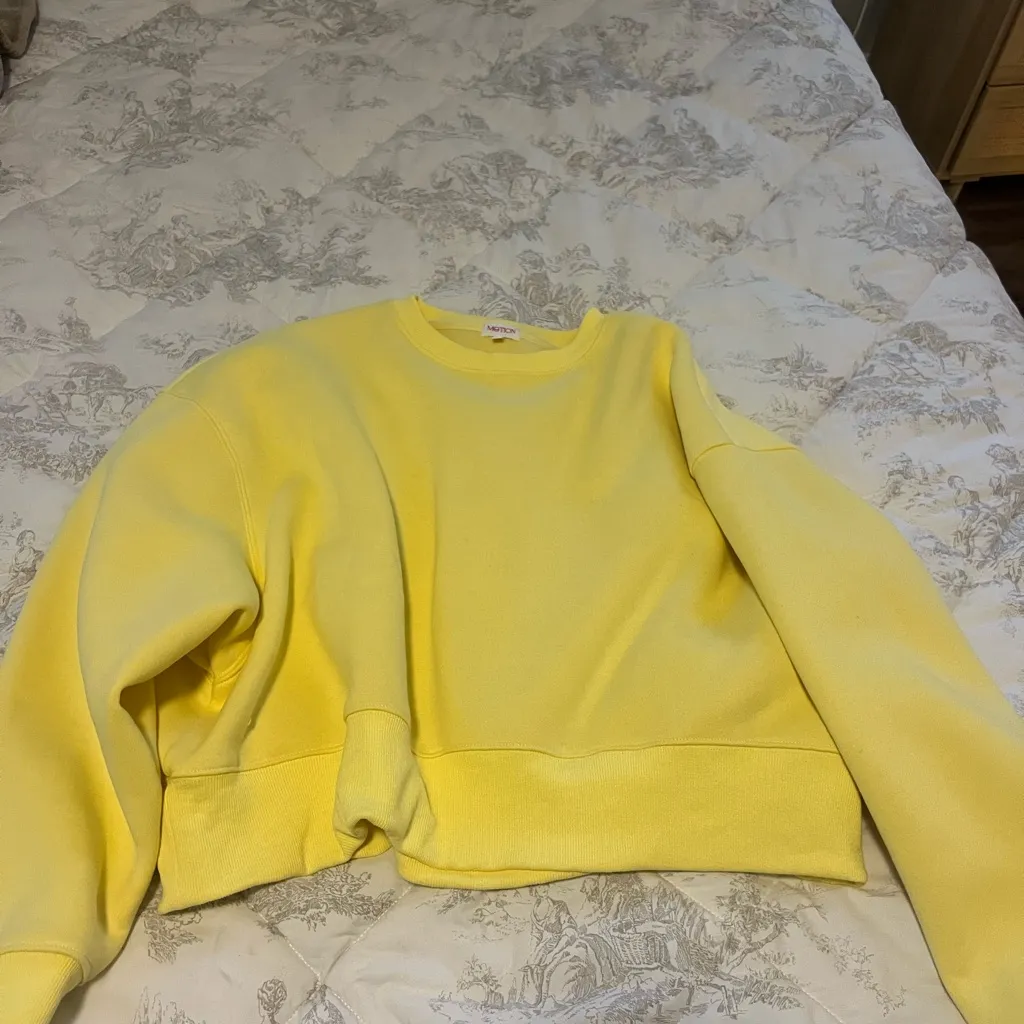 Yellow Sweatshirt and Skort Set Size L - Image 3