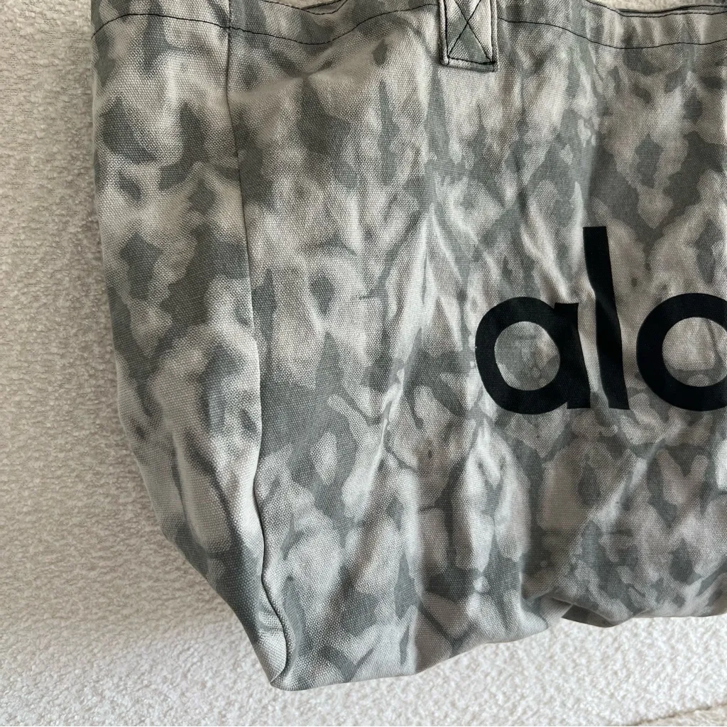 Alo Yoga NWT‎ Gray Tie Dye Shopper Tote Canvas Oversized Bag One Size - Image 10