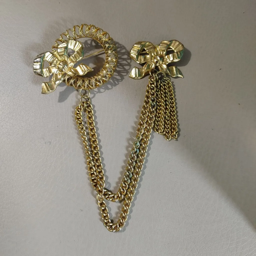 Swag Brooch Yellow Gold Tone Bow Chain Pin Set Ornate Tassel Dangle Detailing - Image 12
