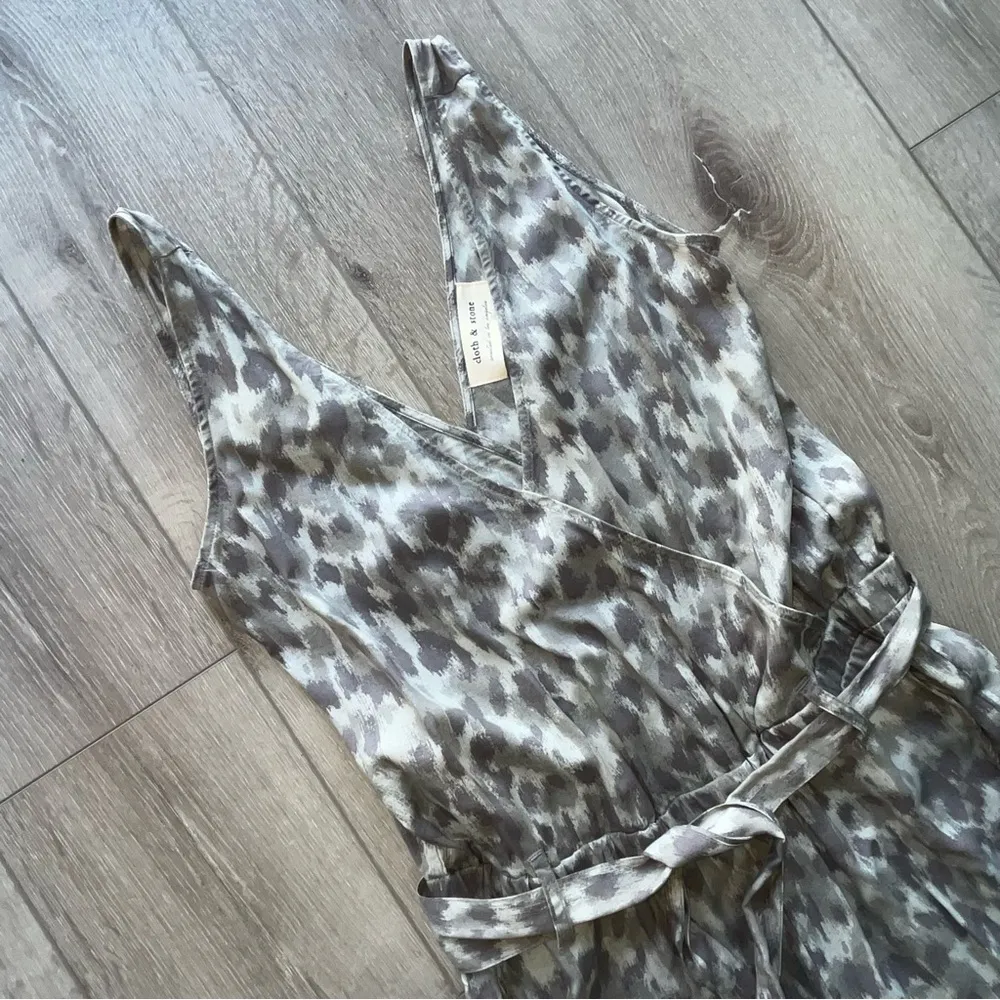 CLOTH & STONE | Gray Leopard Print Jumpsuit Small pantsuit - Image 5