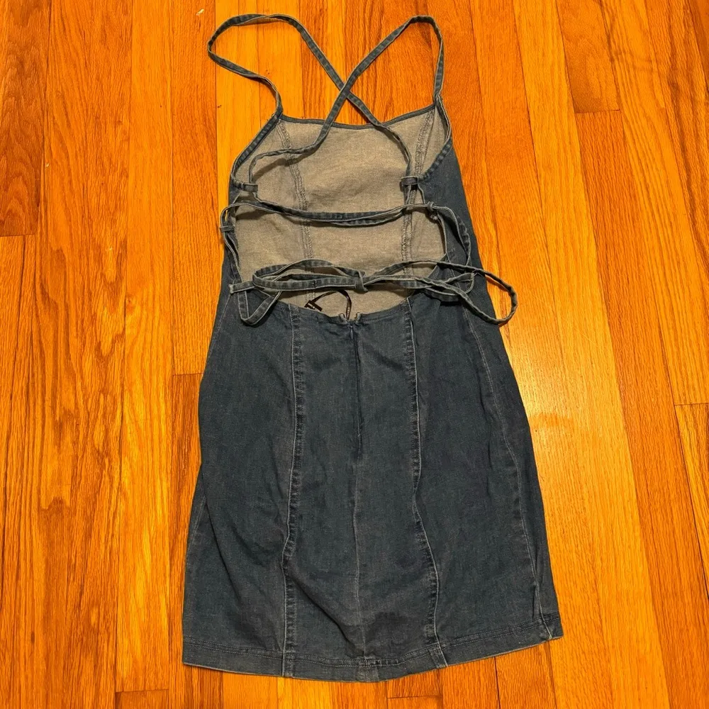 Forever 21 Jean Denim Dress Blue Fitted Cross Back Size Medium - Image 3