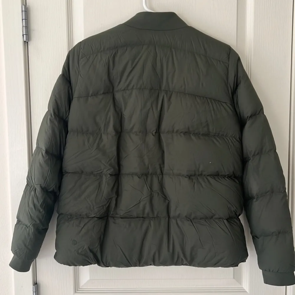 Lululemon Weightless Wunder Reversable Jacket in Pesto - Image 6