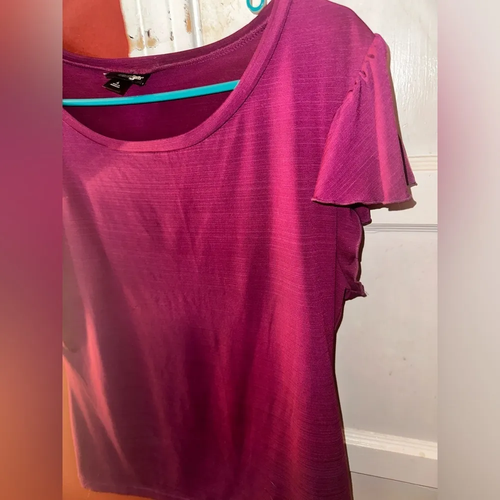 East 5th Ruffle Flutter Short Sleeve Scoop Neck Red Blouse - Image 8