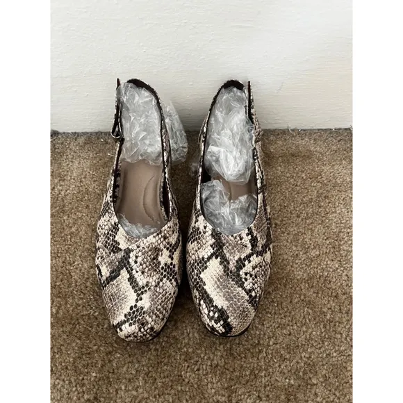 NWOB Clarks Slingback Ultimate Comfort Snakeskin Print Heels Flats Size 9.5 - Image 2