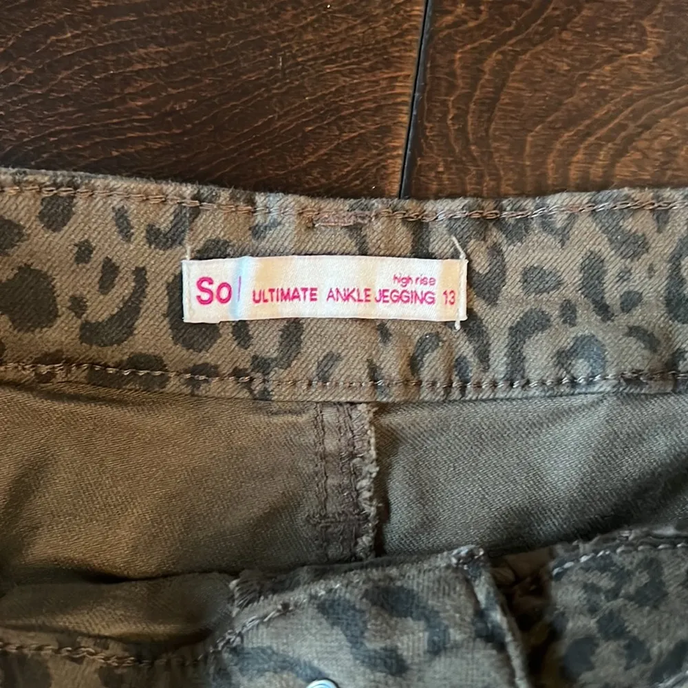 Cheetah/leopard print jeggings olive and black - Image 4