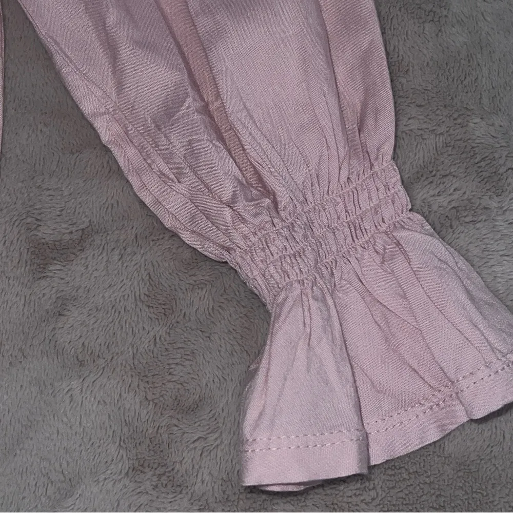 Off Shoulder Ruffle Blouse Women’s Sz Small Lightweight Baby Pink - Image 7