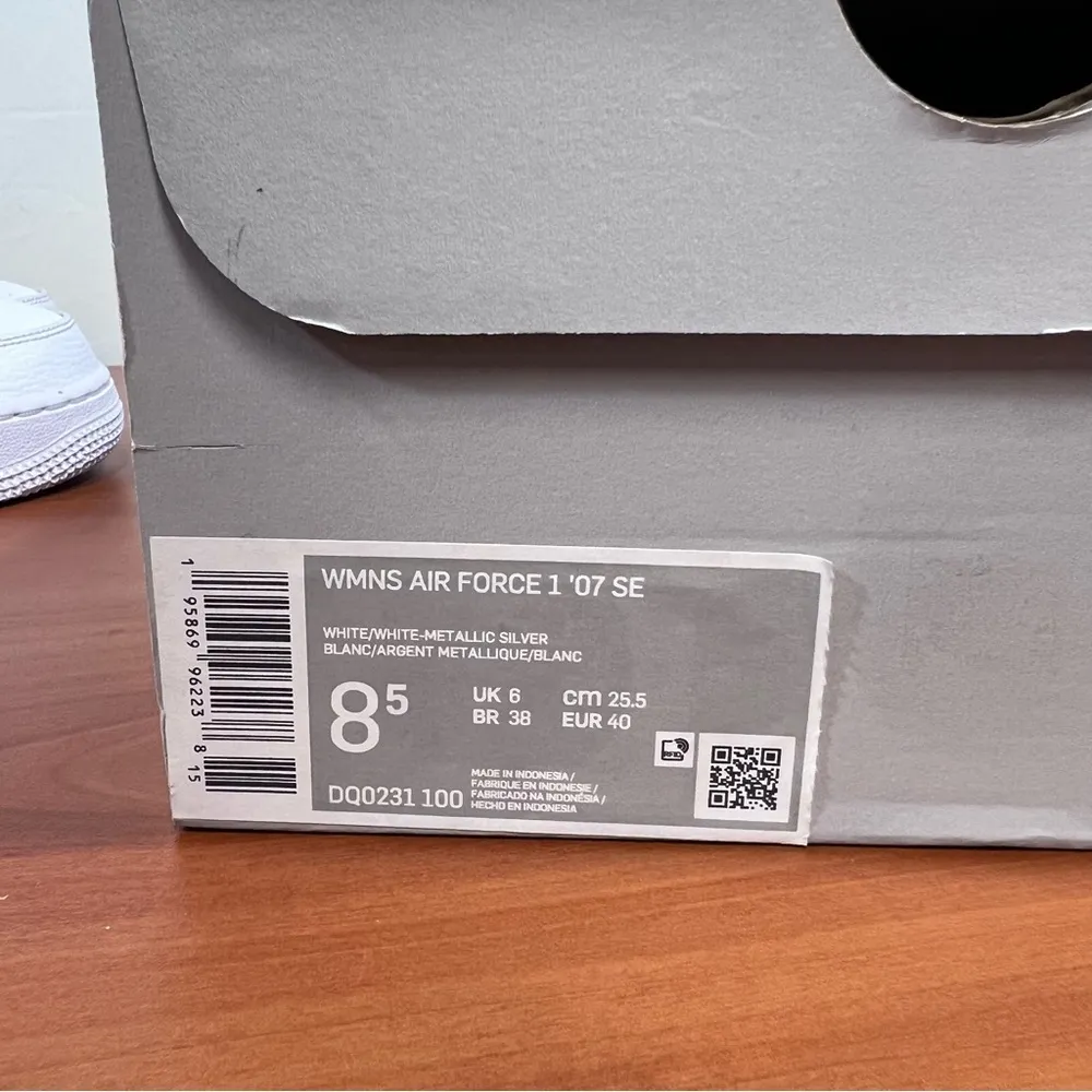 NEW Nike Air Force 1 ‘07 SE Triple White Pearl Women’s Shoe Size 8.5 - Image 2