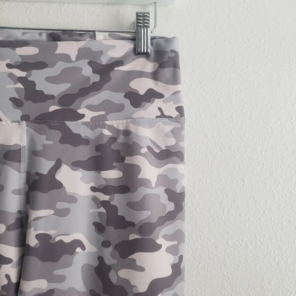 Fabletics Camo Yoga Waistband Athletic Leggings - Image 4